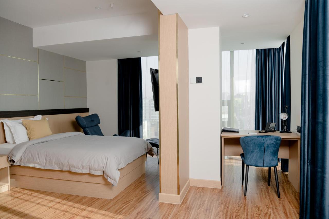 Millennium Plaza Hotel & Mall อูลานบาตอร์ ภายนอก รูปภาพ
