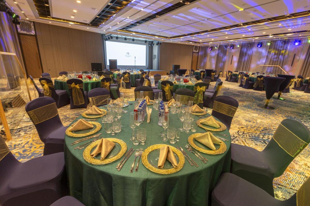 Millennium Plaza Hotel & Mall อูลานบาตอร์ ภายนอก รูปภาพ