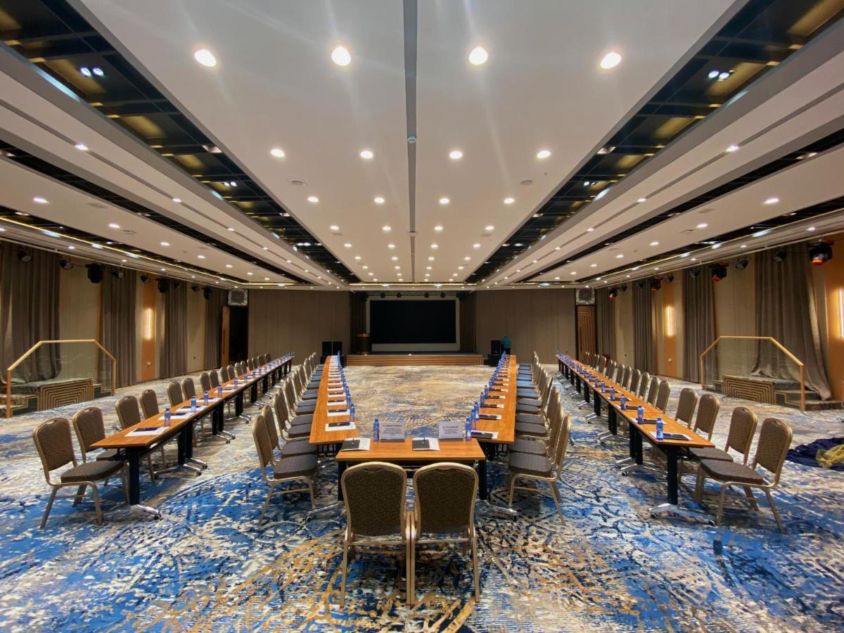 Millennium Plaza Hotel & Mall อูลานบาตอร์ ภายนอก รูปภาพ